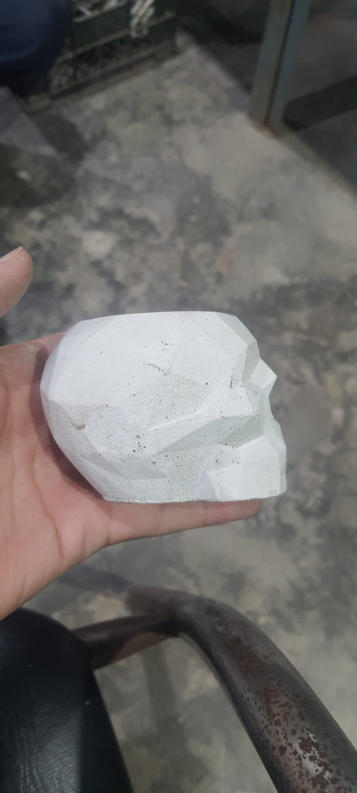 Skull-Concrete-Pot