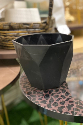 premium black plastic pot